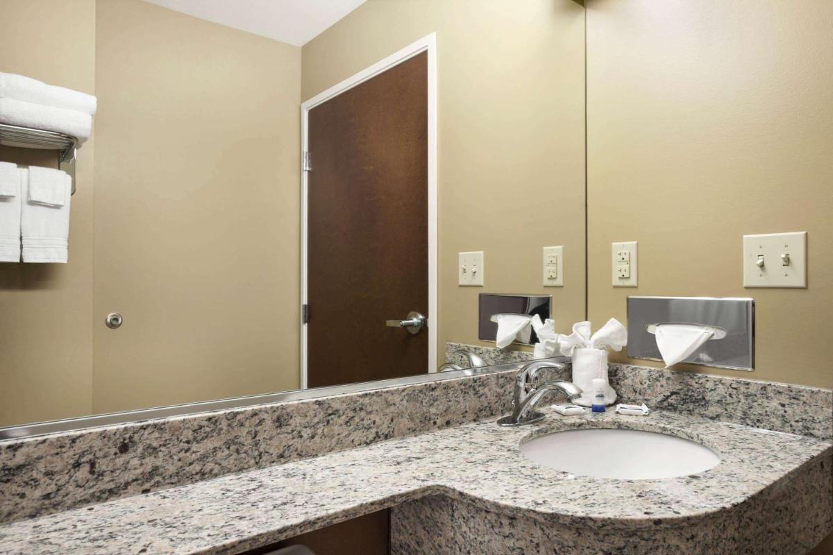 Microtel Inn & Suites by Wyndham Cambridge - Housity