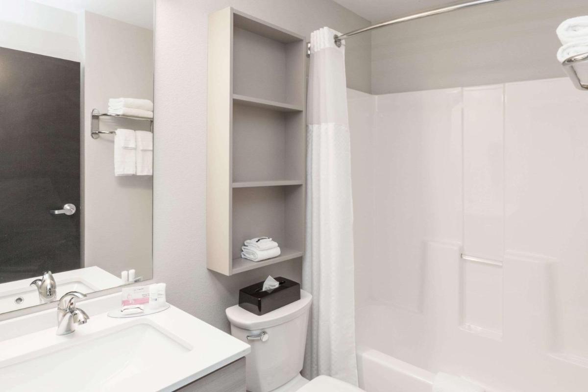 Microtel Inn & Suites by Wyndham West Fargo Near Medical Center - Housity