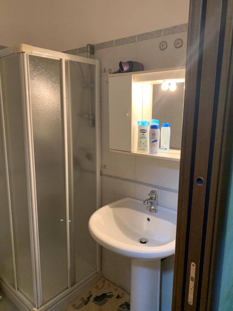 Airport Bedroom House - Housity