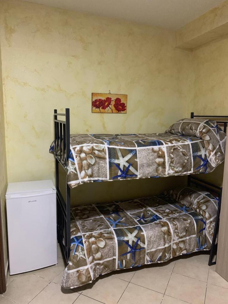 Airport Bedroom House - Housity