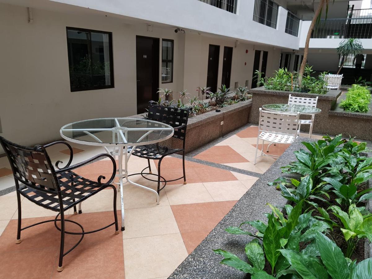 Heart of the City Studio with Balcony - Housity