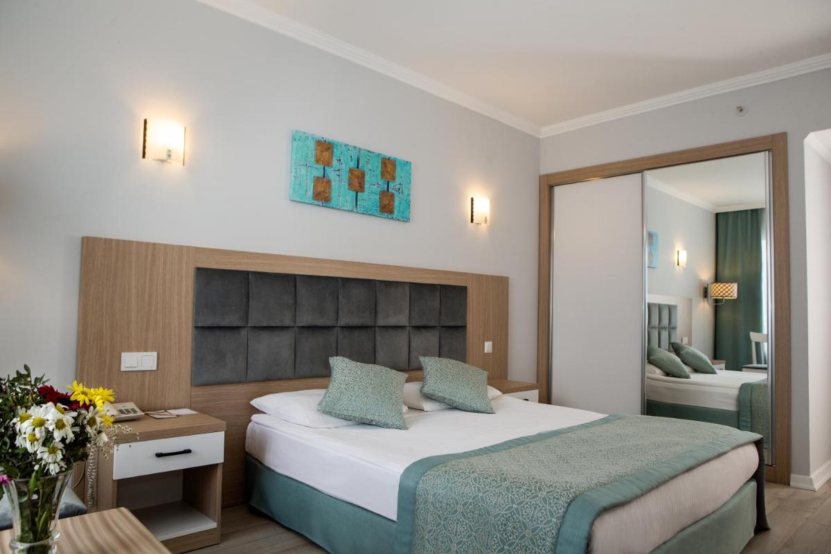 Adonis Hotel - Housity