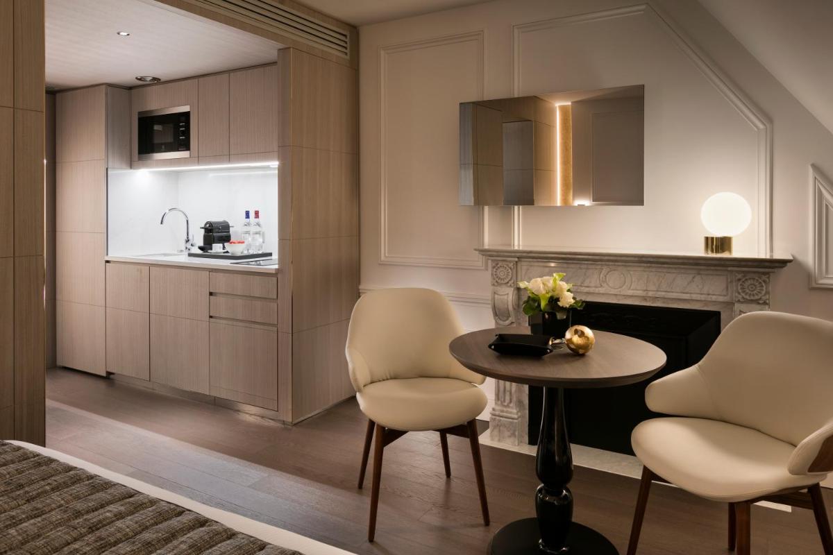 Cuisine ou kitchenette dans l'établissement La Clef Champs-Élysées Paris by The Crest Collection