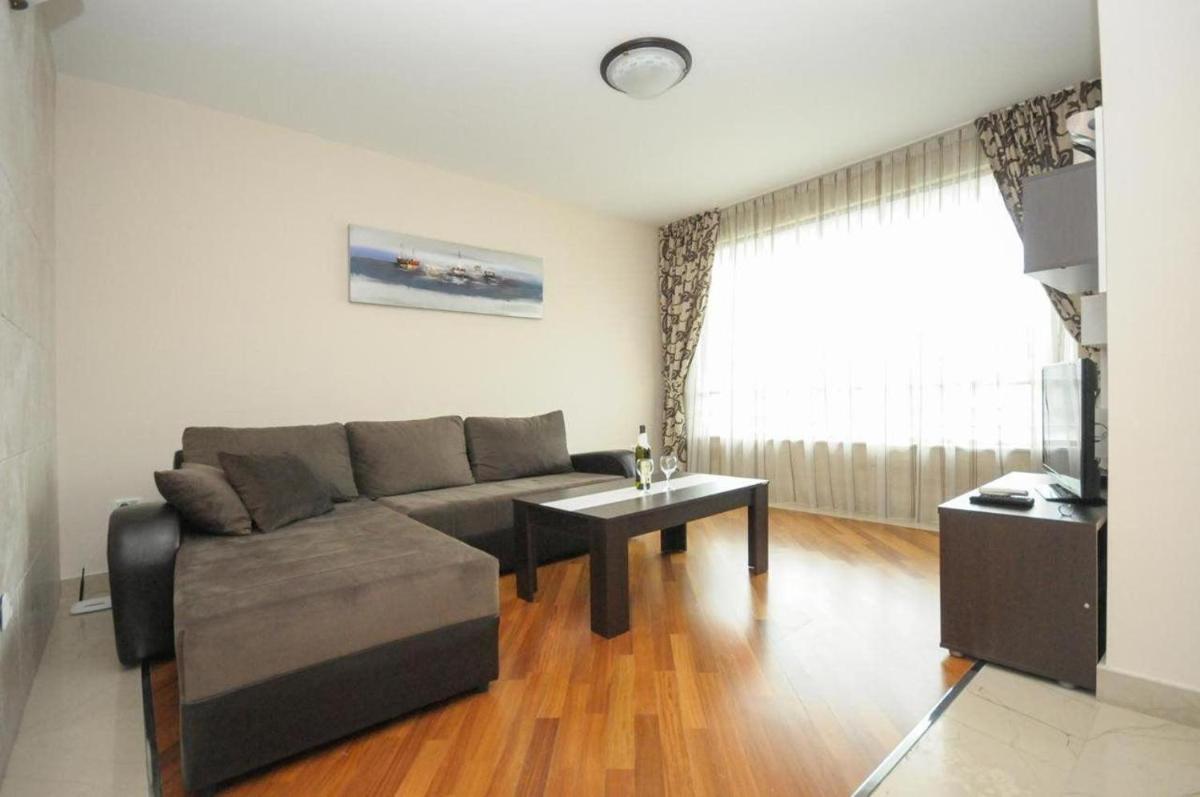 Lusso  Budva - Housity