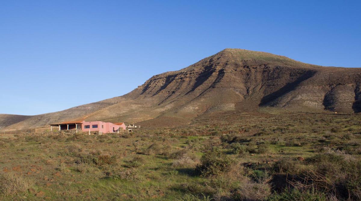 Quiet Rural House Ten Minutes From The Beach - Housity