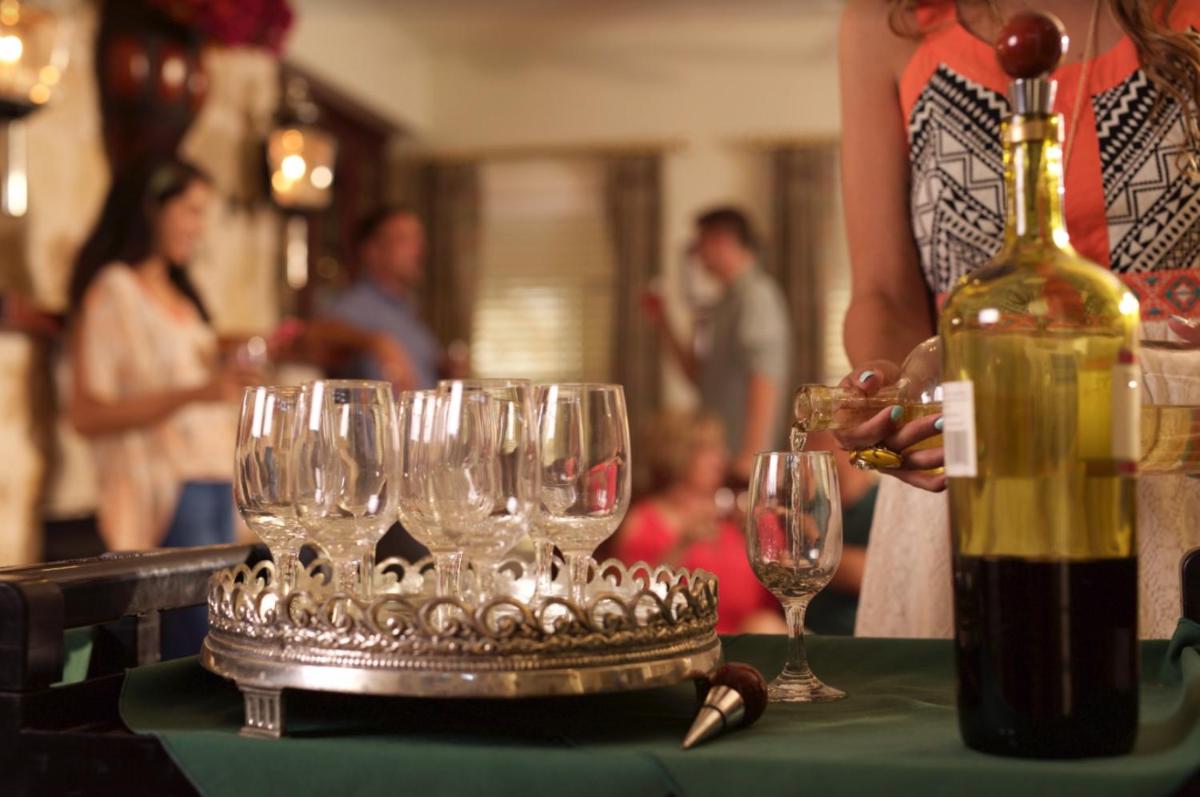 Gruene River Hotel & Retreat - Housity