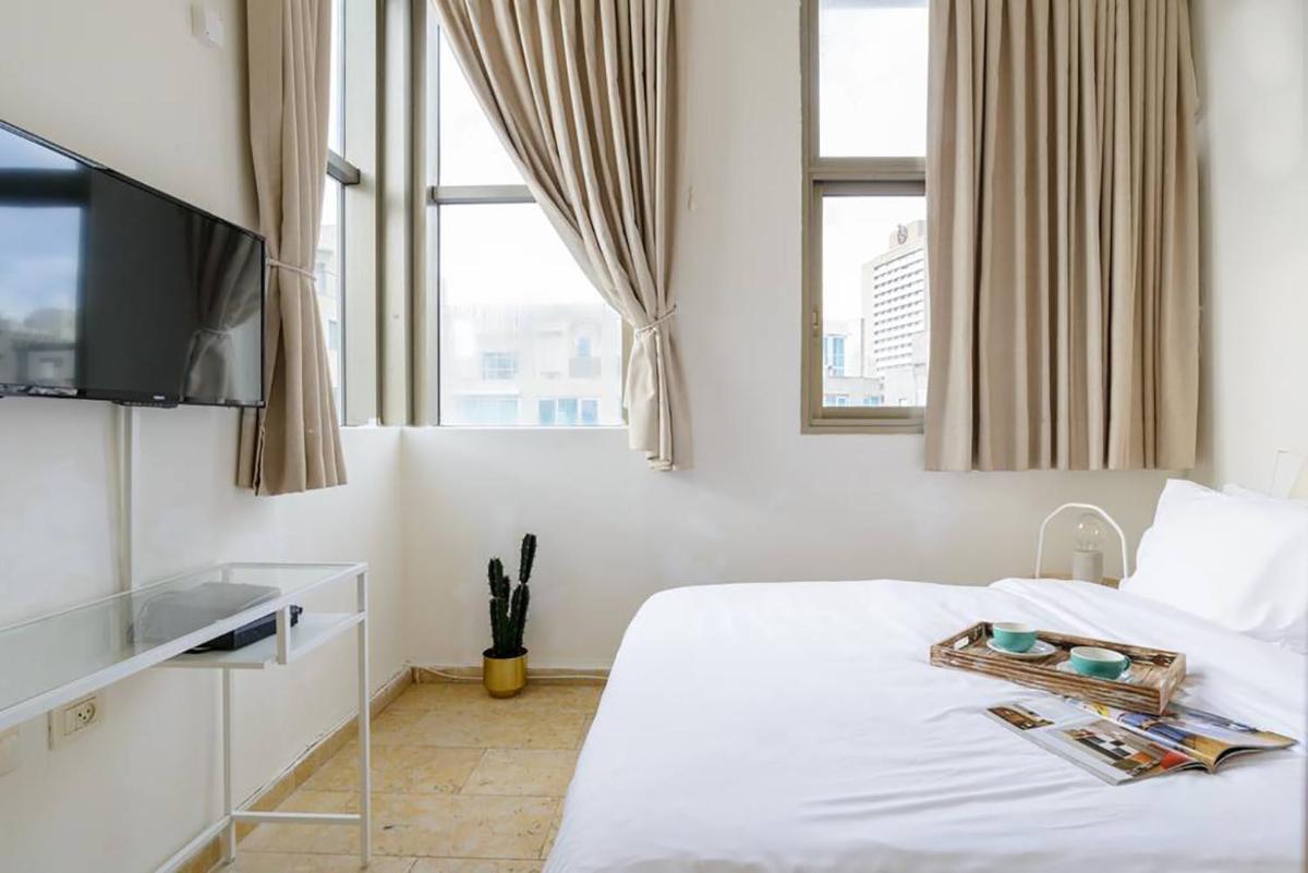 Bright and spacious loft by the sea with Bomb Shelter - Housity