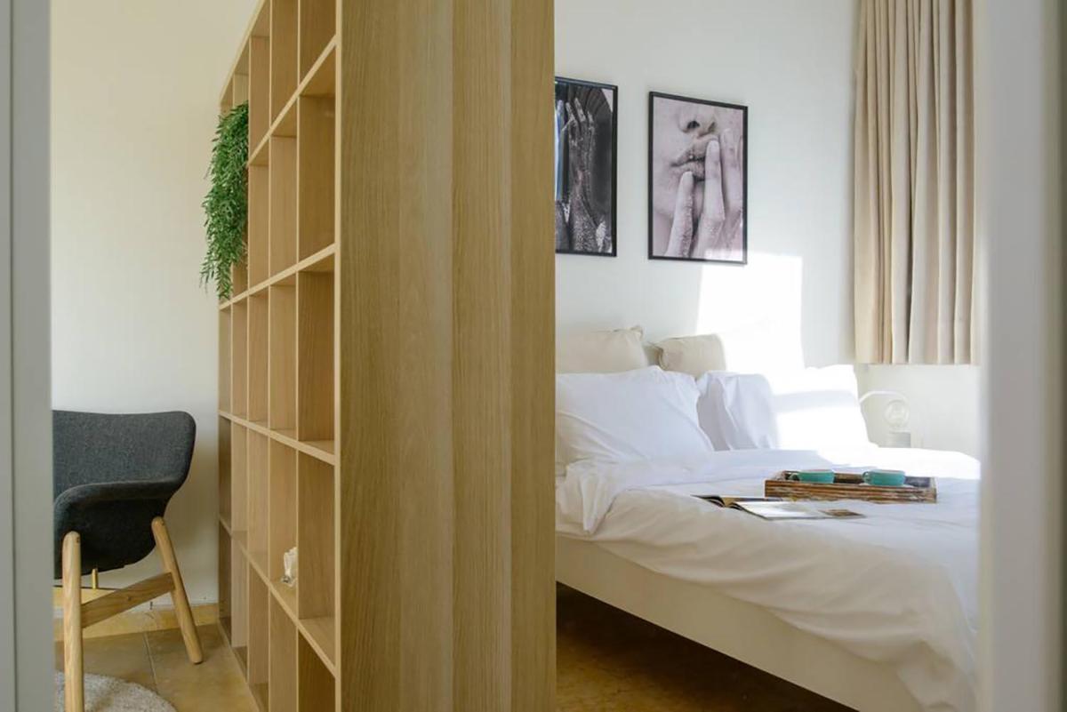 Suitetrails - Bright and spacious loft by the sea with Bomb Shelter