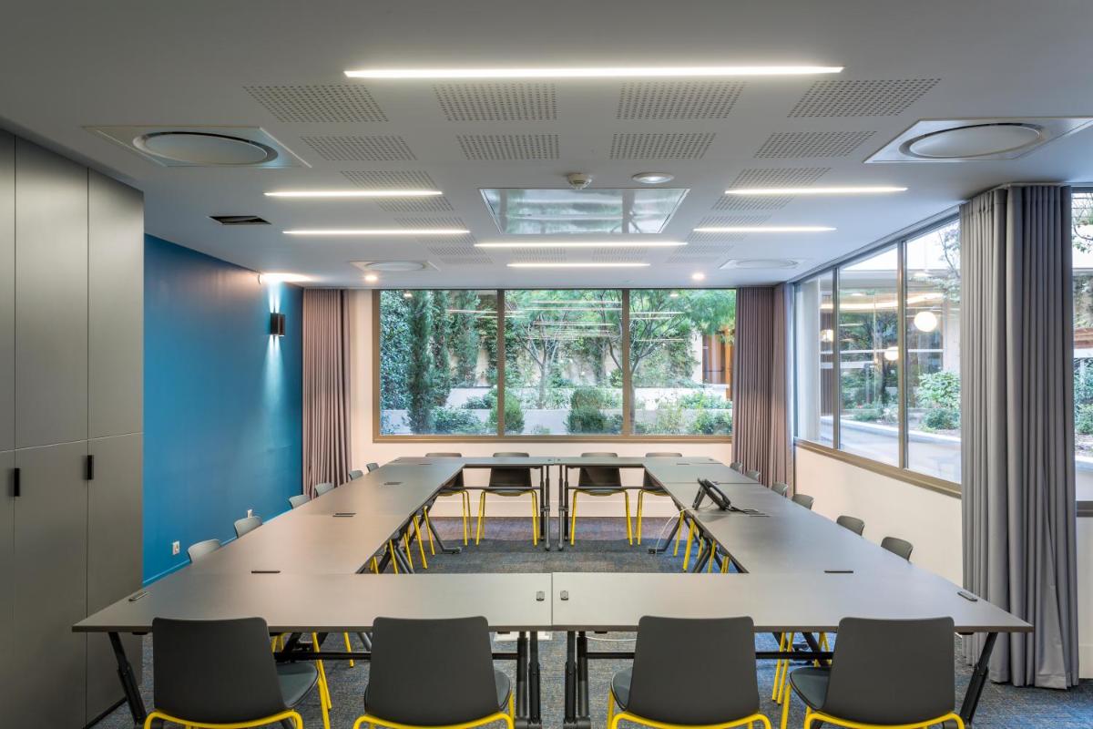 Espace de conférence ou salle de réunion dans l'établissement Nemea Appart Hotel Cannes Palais