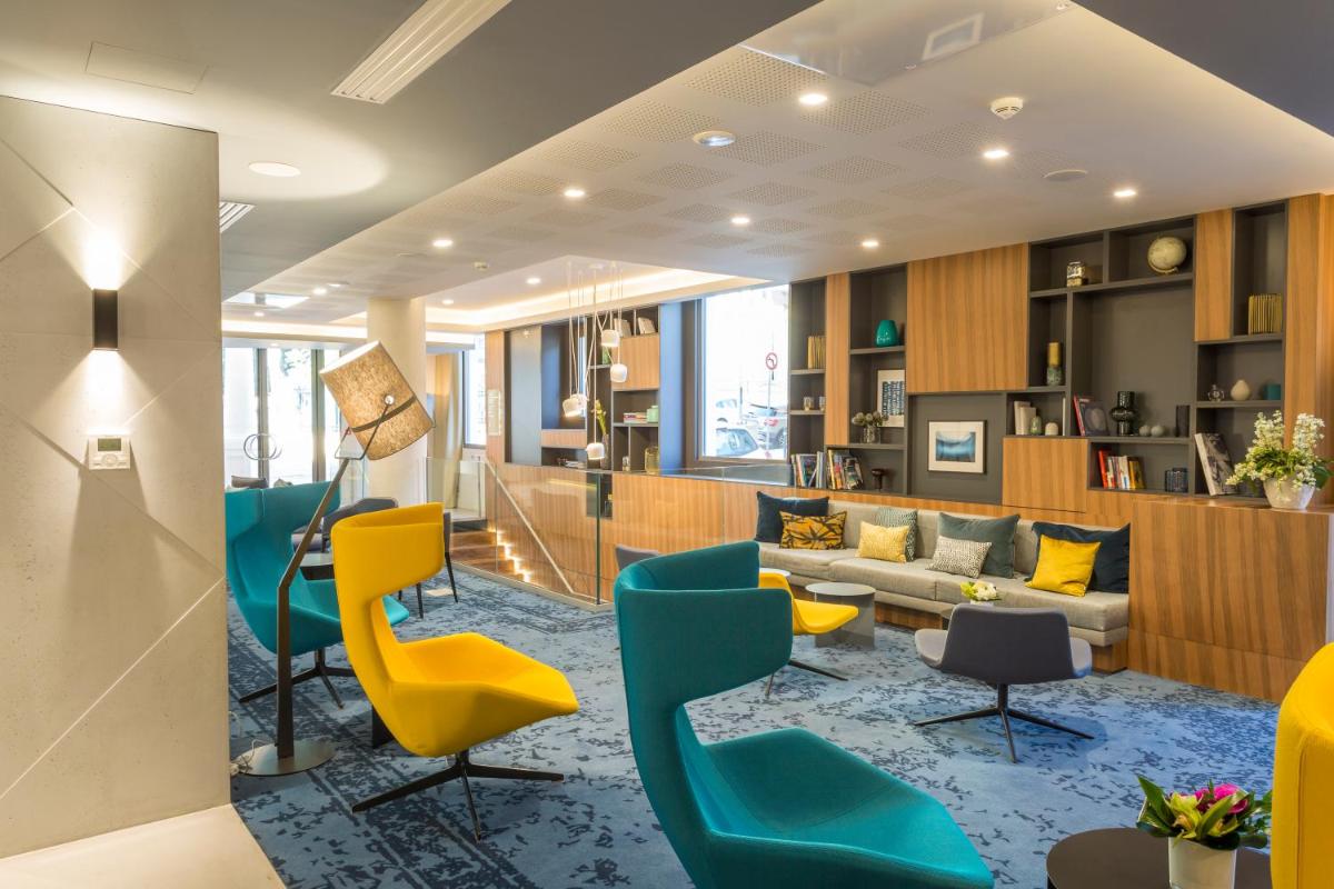 Coin salon dans l'établissement Nemea Appart Hotel Cannes Palais