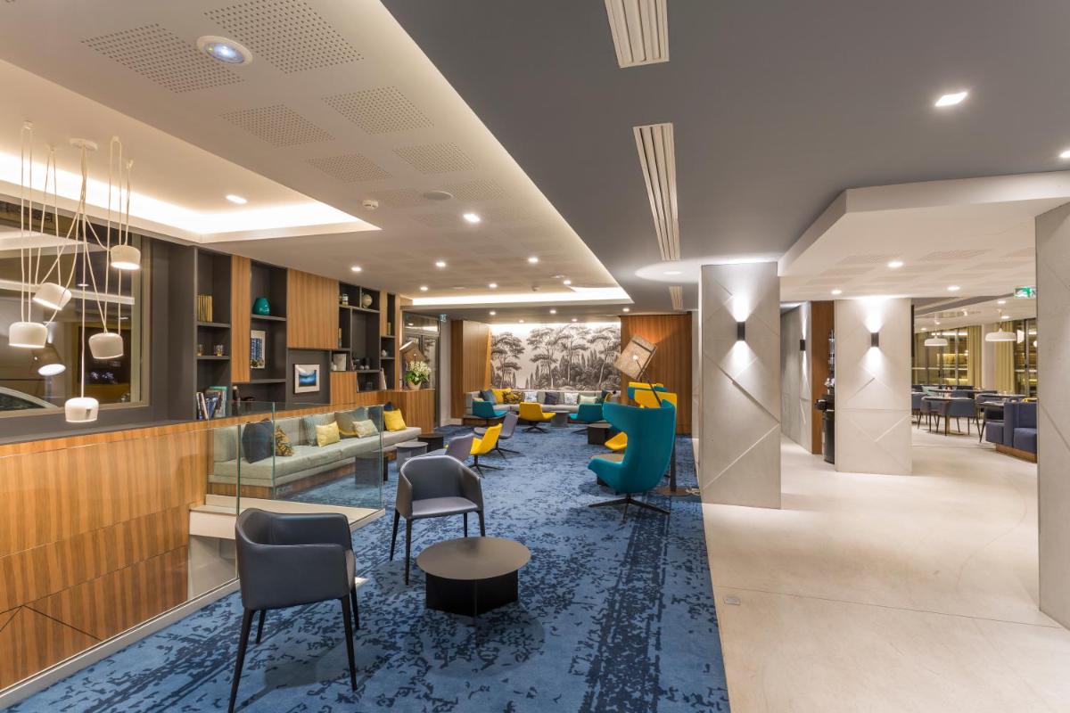 Coin salon dans l'établissement Nemea Appart Hotel Cannes Palais