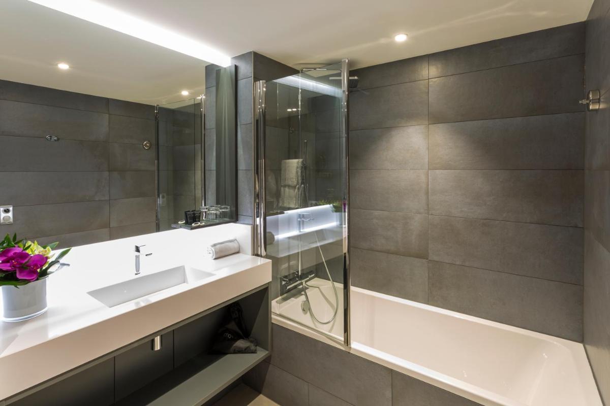 Salle de bains dans l'établissement Nemea Appart Hotel Cannes Palais