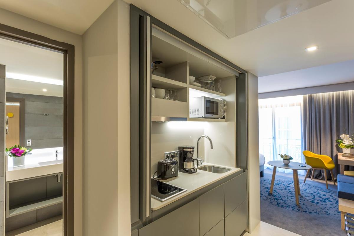 Cuisine ou kitchenette dans l'établissement Nemea Appart Hotel Cannes Palais