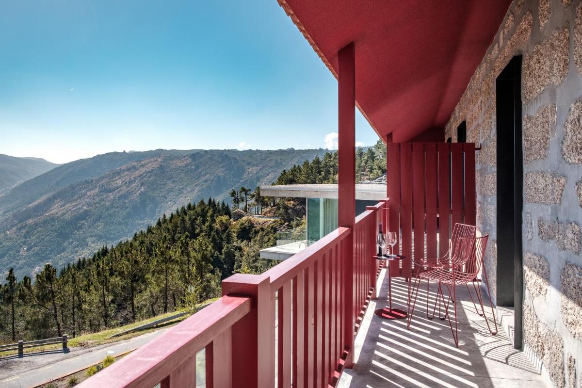 Uma vista geral da montanha ou uma vista da montanha a partir do hotel