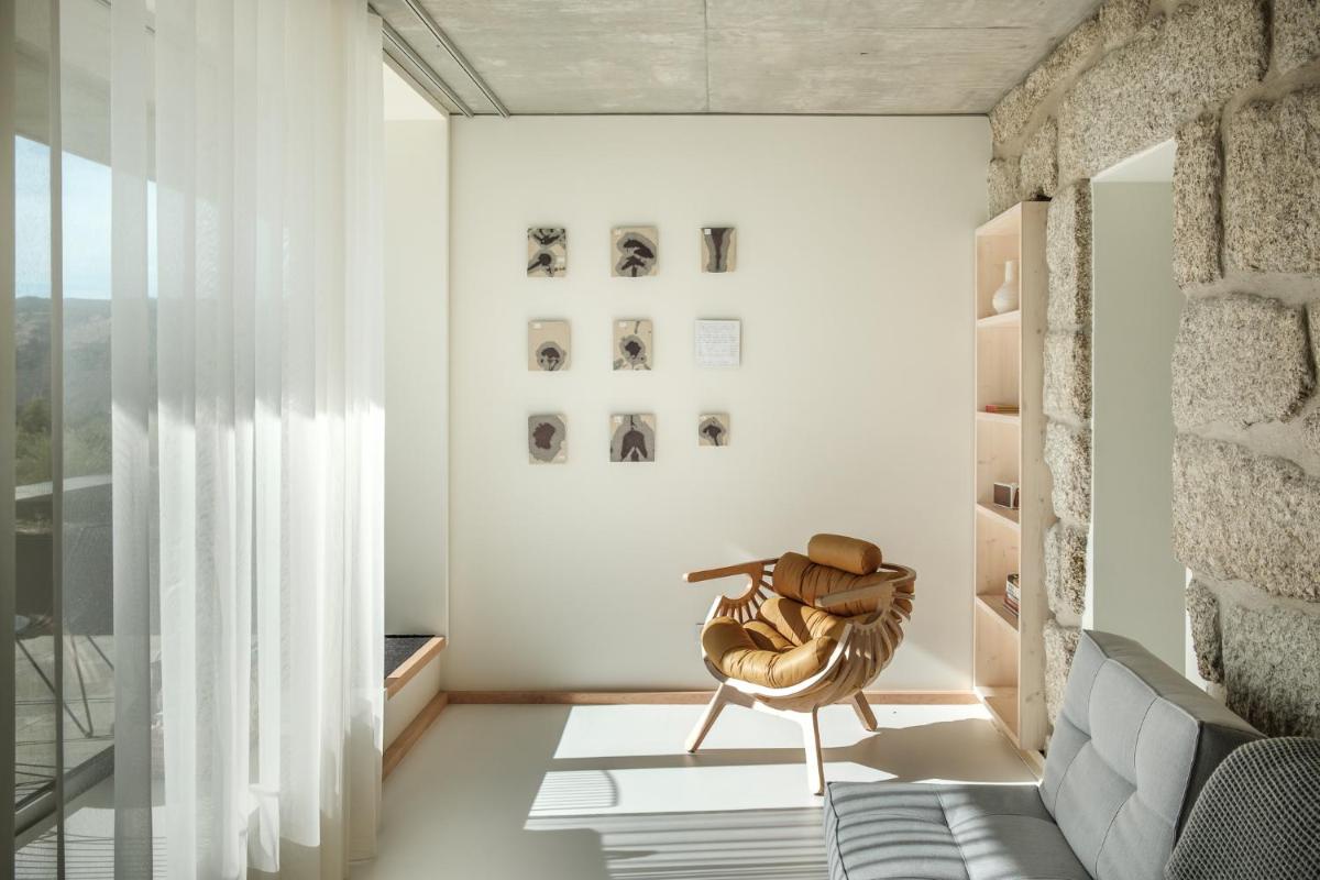 Uma área de estar em Casa de São Lourenço - Burel Panorama Hotel - member of Design Hotels