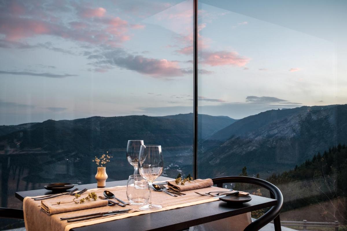 Uma vista geral da montanha ou uma vista da montanha a partir do hotel
