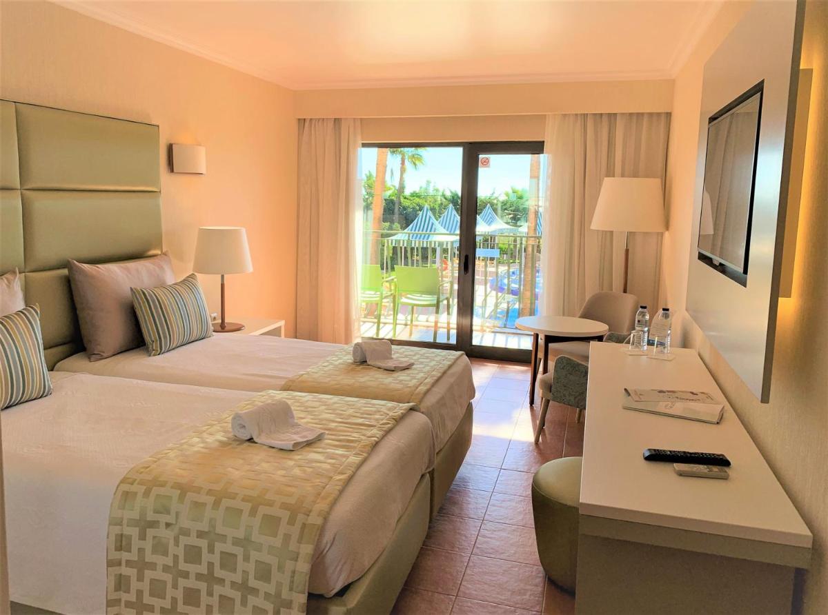 Uma cama ou camas num quarto em Hotel Baia Grande