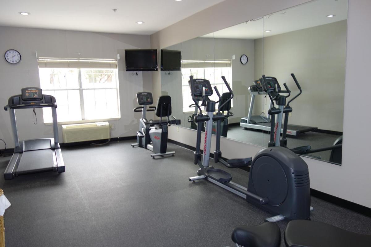 Country Inn & Suites by Radisson, Round Rock, TX - Housity