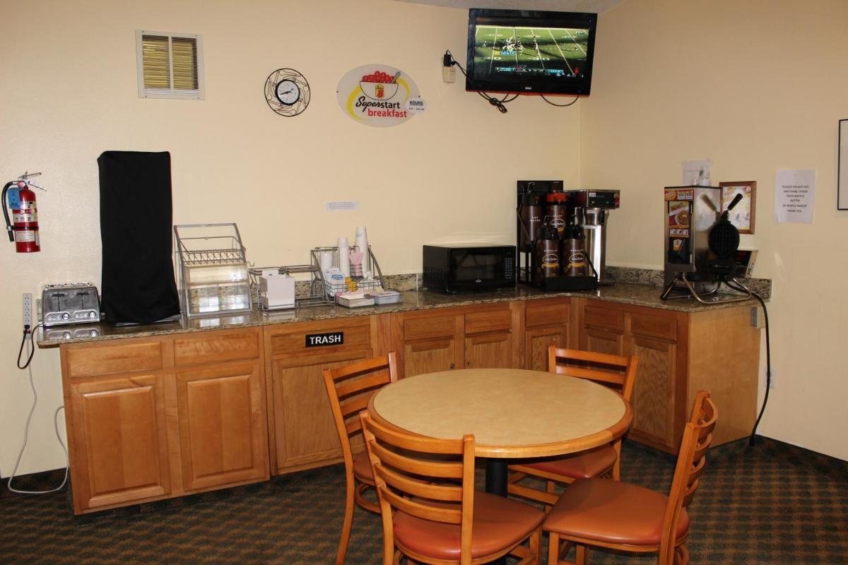 Super 8 by Wyndham East Stroudsburg - Poconos - Housity