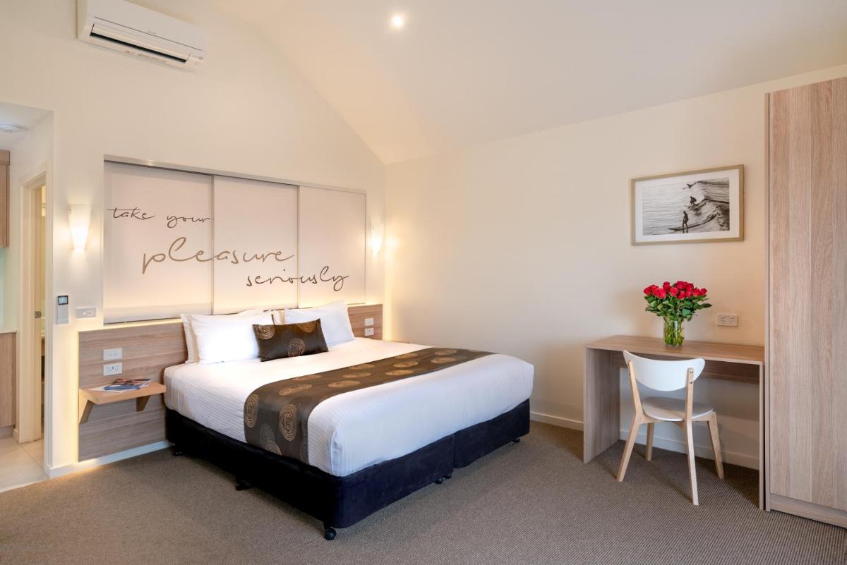 Boathouse Resort Studios and Suites - Housity
