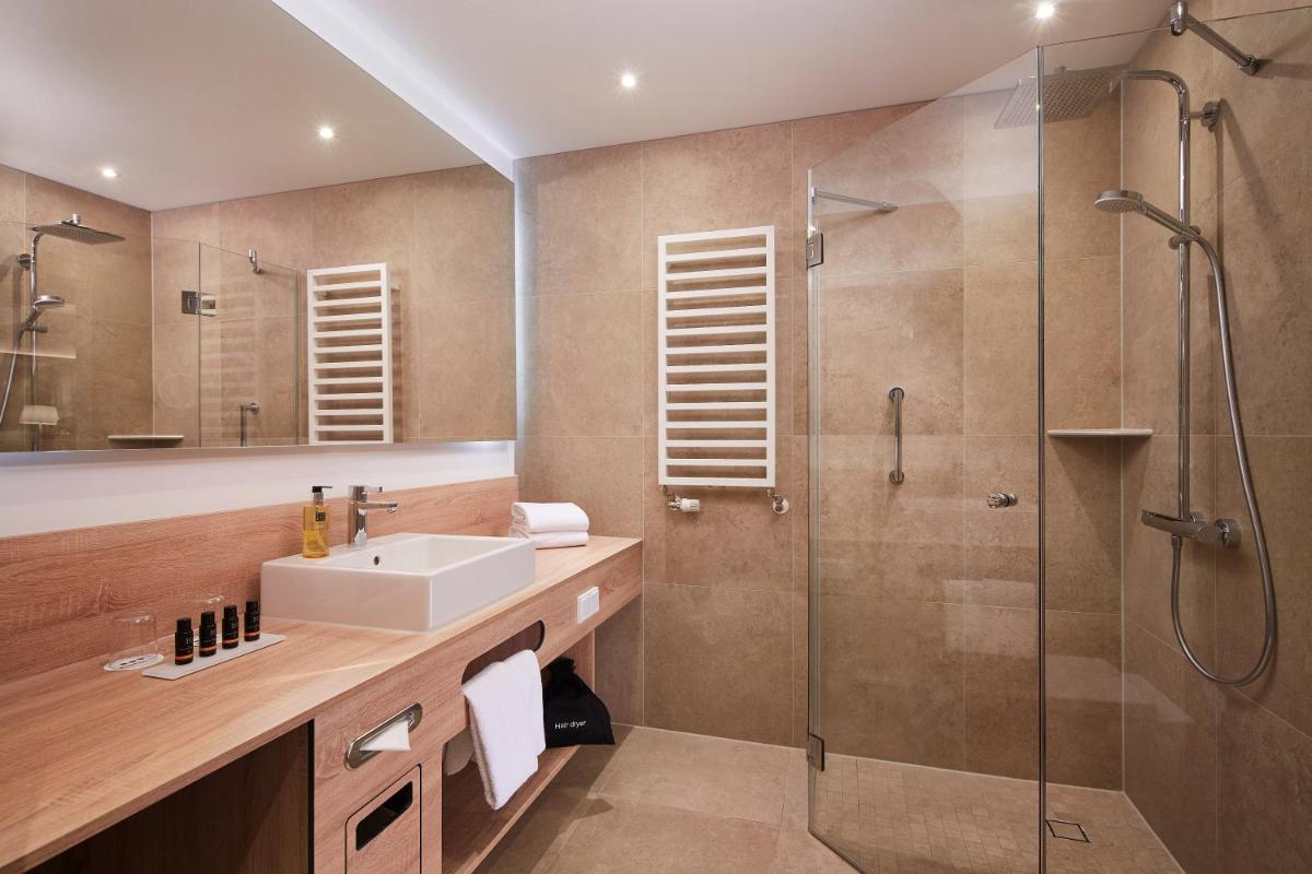 Ein Badezimmer in der Unterkunft HYPERION Hotel Berlin