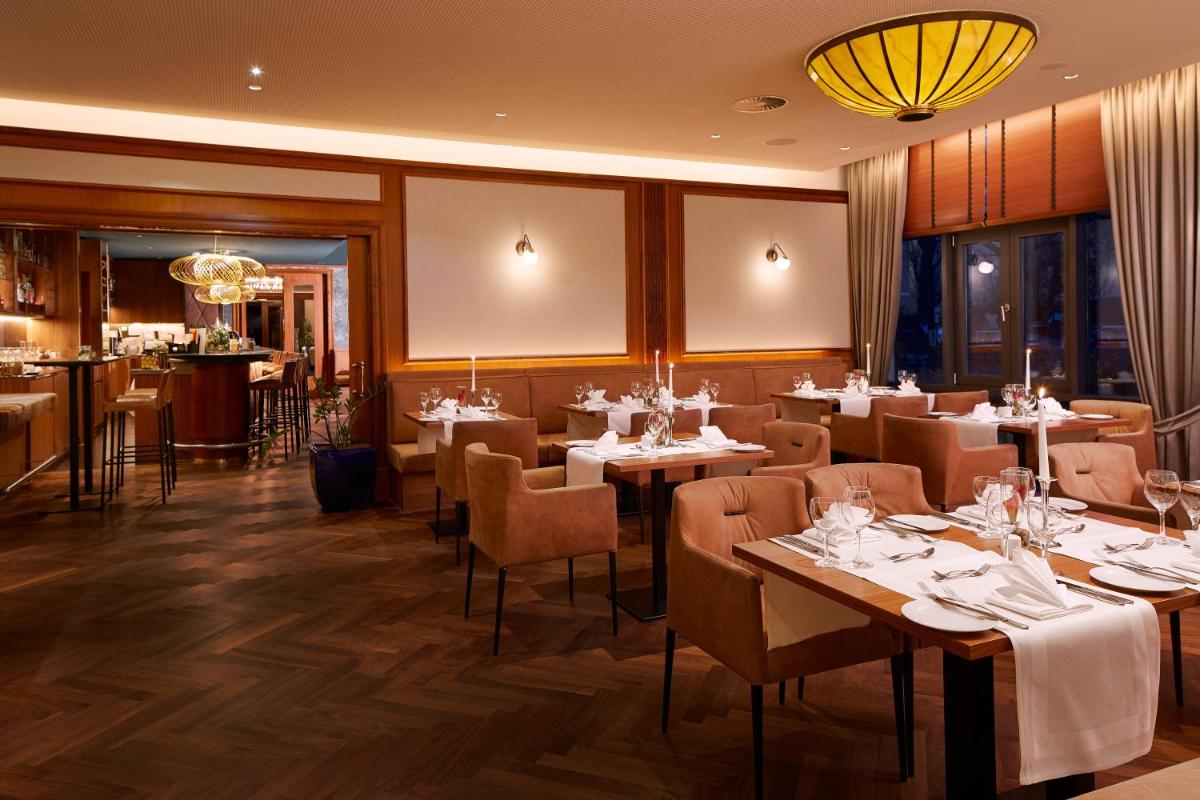 Ein Restaurant oder anderes Speiselokal in der Unterkunft HYPERION Hotel Berlin