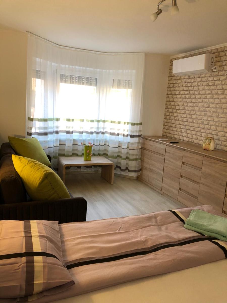 Csillag Deluxe Apartman - Housity