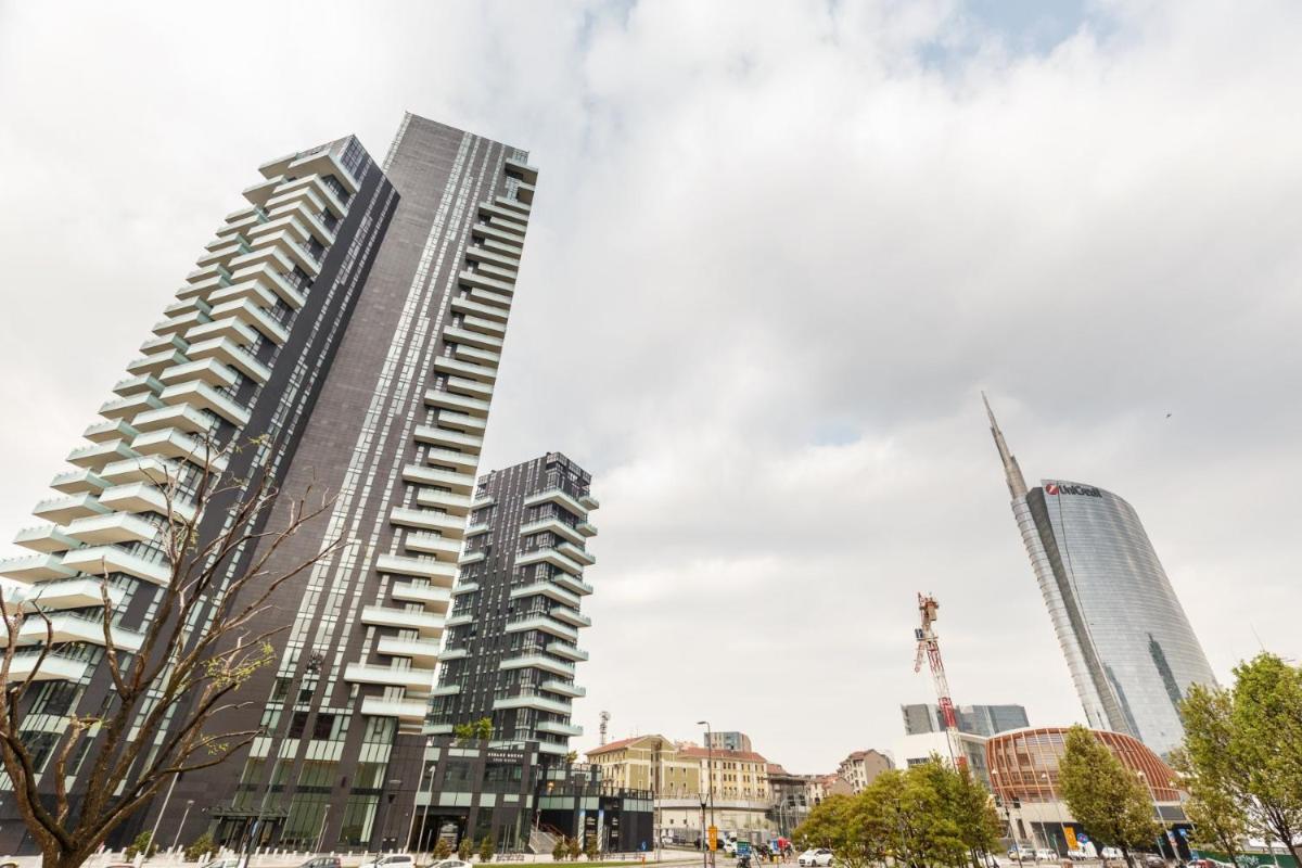 Stylish elegant Suite in Torre Solaria with exclusive Milan's view - Housity