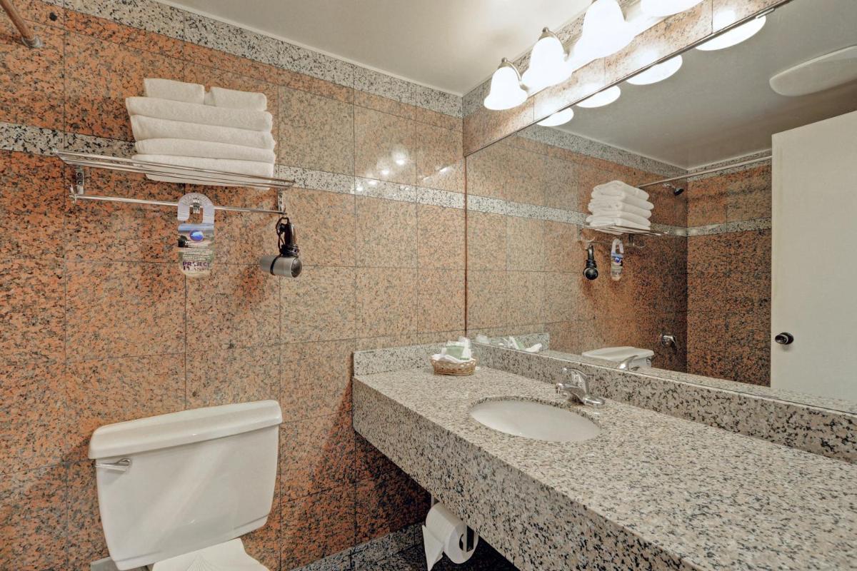 Red Lion Inn and Suites Victoria - Housity