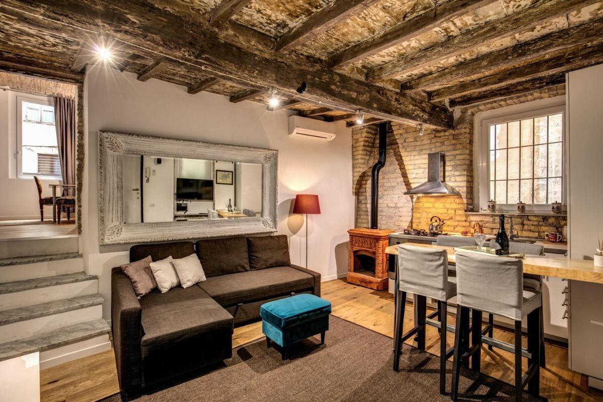 Farnese House in Rome - Housity