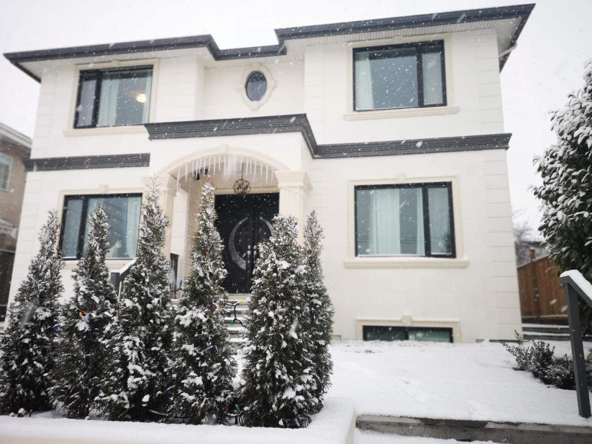 Metropolis MetroTown Area lovely place - Housity