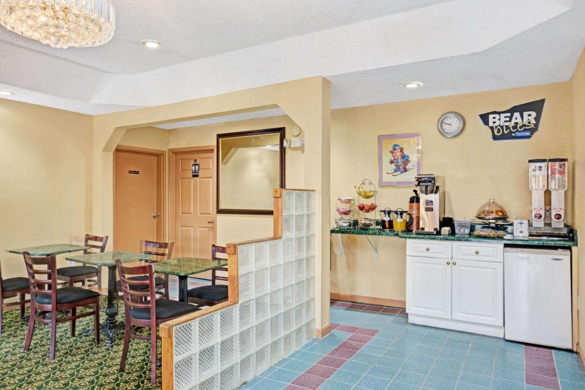 Travelodge by Wyndham Forest Park Atlanta South - Housity
