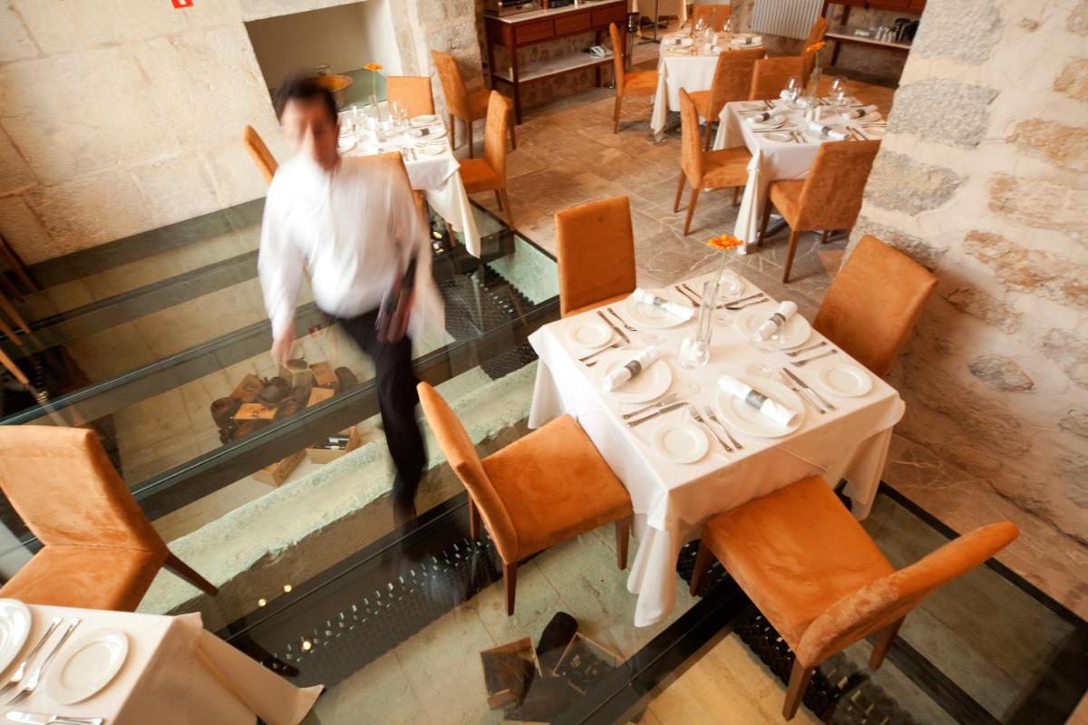 Un restaurante o sitio para comer en Sa Cabana Hotel & Spa - Adults Only