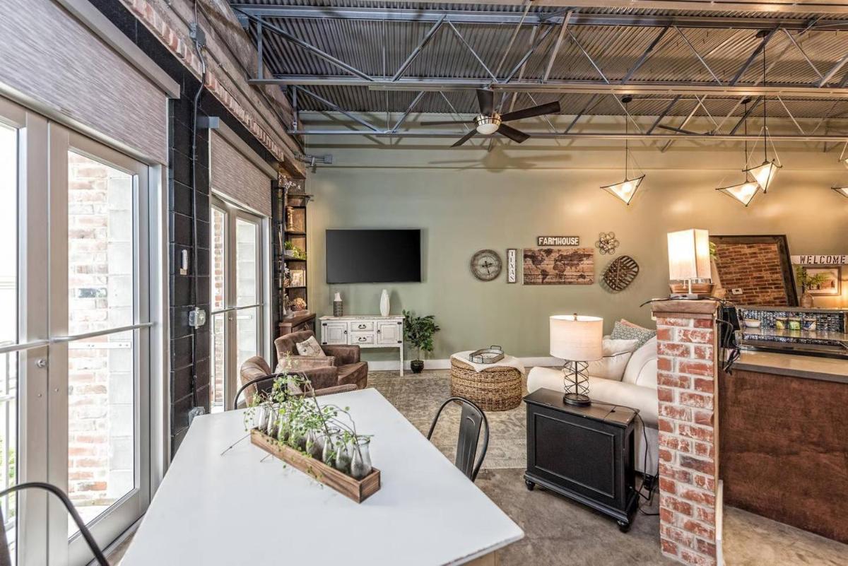 Green Door Lofts -Magnolia Loft, Silos/Downtown - Housity