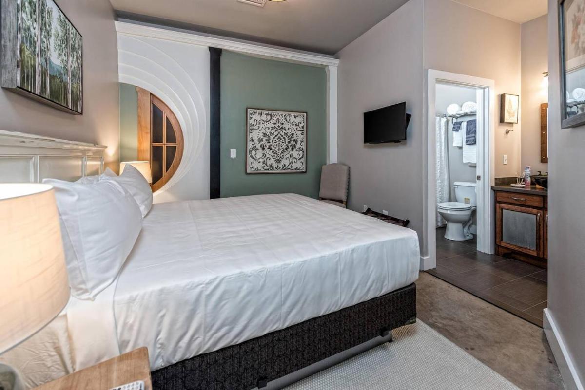 Green Door Lofts -Magnolia Loft, Silos/Downtown - Housity