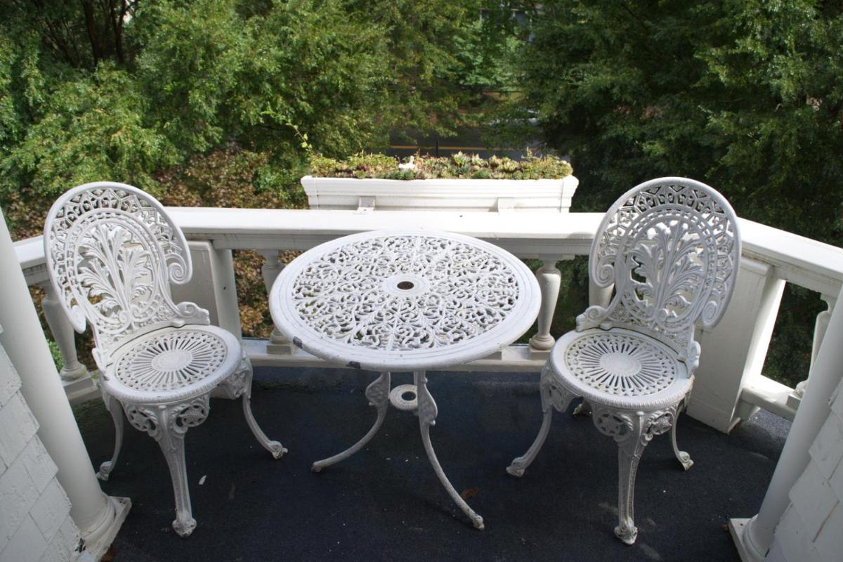 The Lion and the Rose Bed and Breakfast - Housity