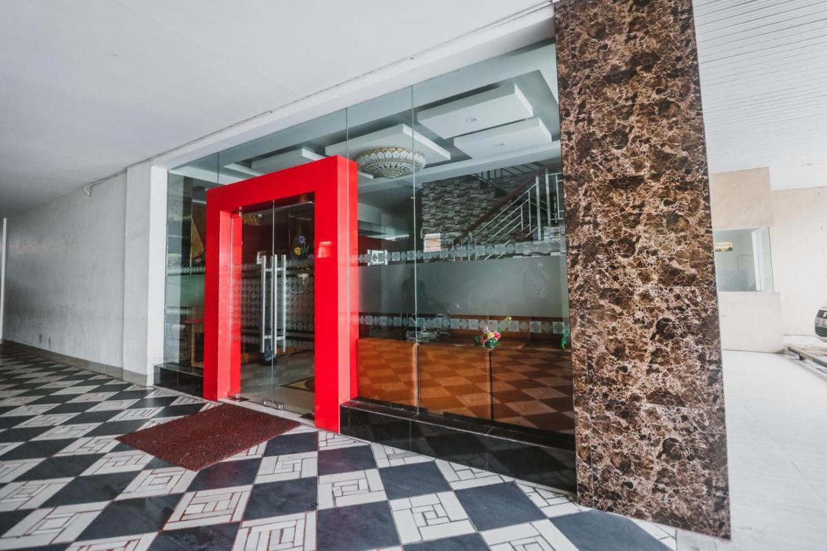 RedDoorz Plus near Universitas Negeri Makassar - Housity