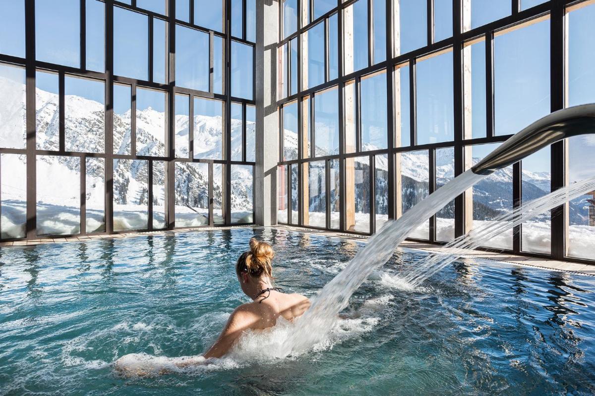 Piscine de l'établissement Hôtel Alparena & Spa - 4 étoiles ou située à proximité