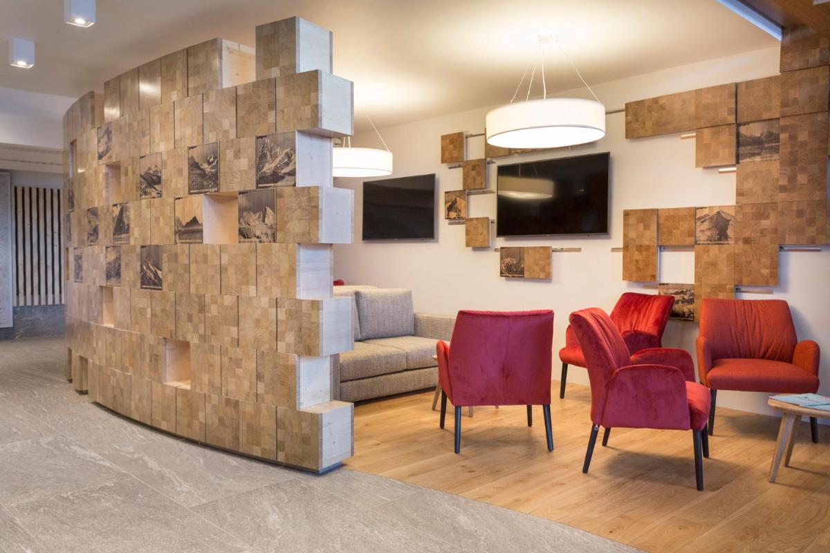 Coin salon dans l'établissement Hôtel Alparena & Spa - 4 étoiles