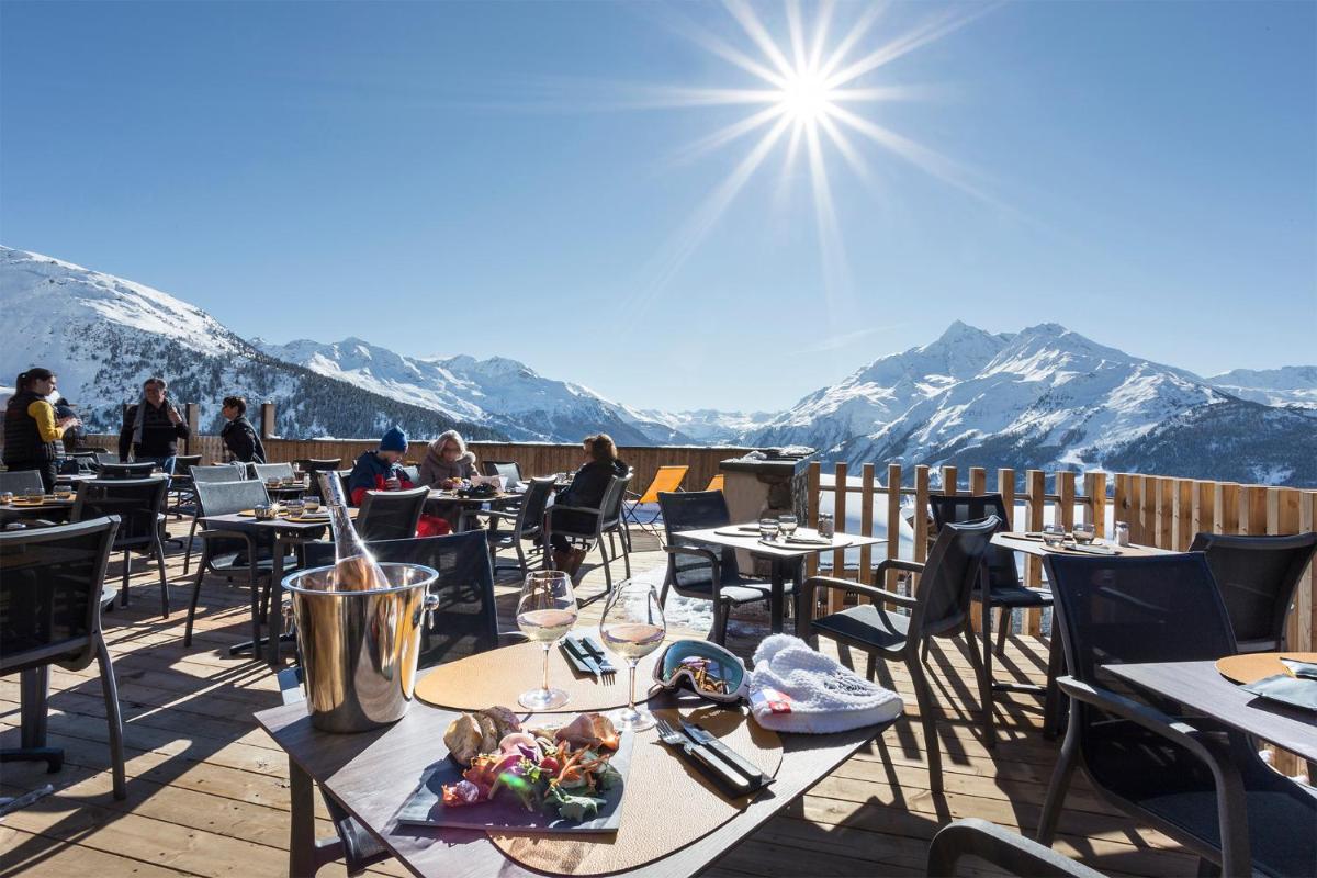 Vue générale sur la montagne ou vue sur la montagne depuis l'hôtel