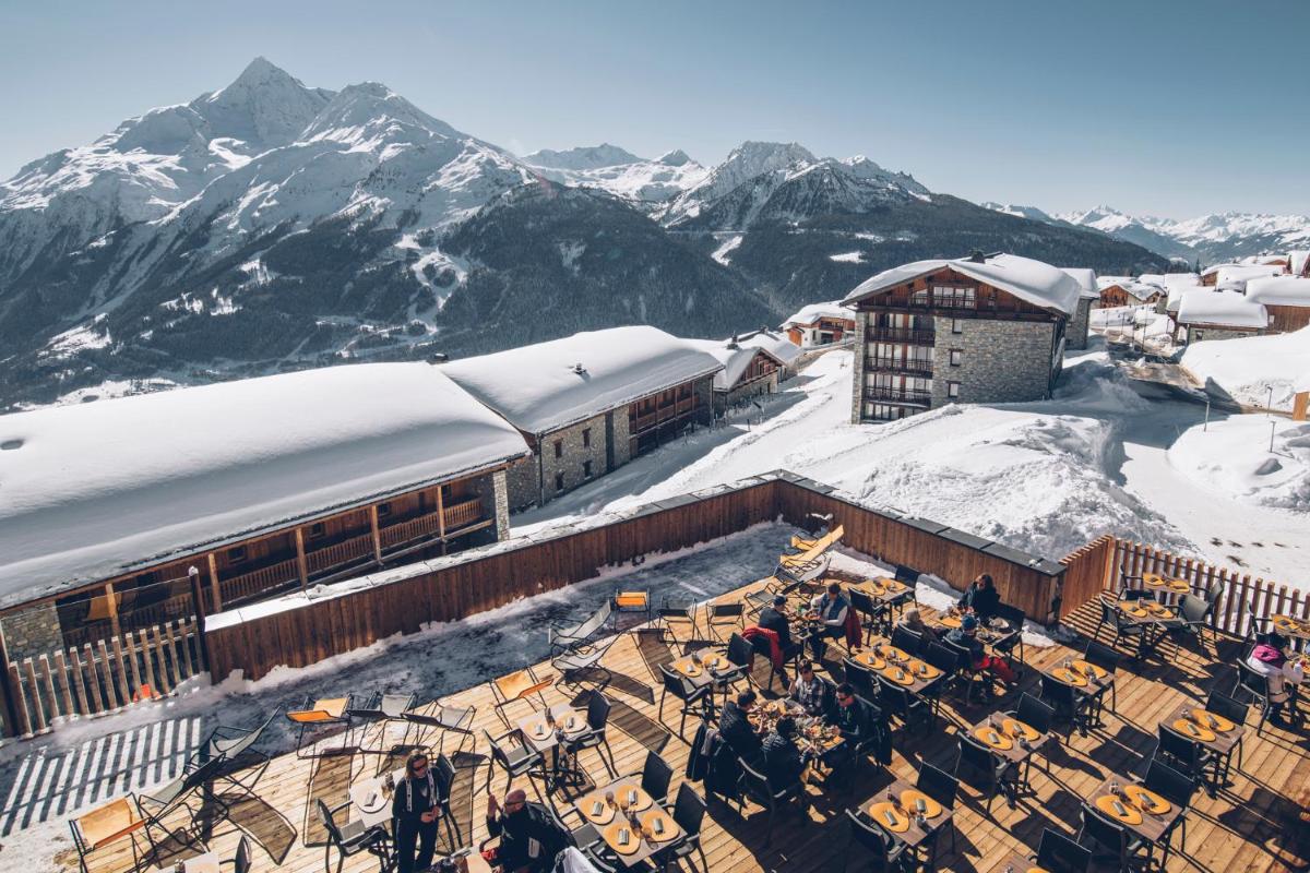 Vue générale sur la montagne ou vue sur la montagne depuis l'hôtel