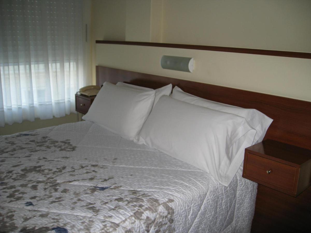 Hostal Roma - Housity