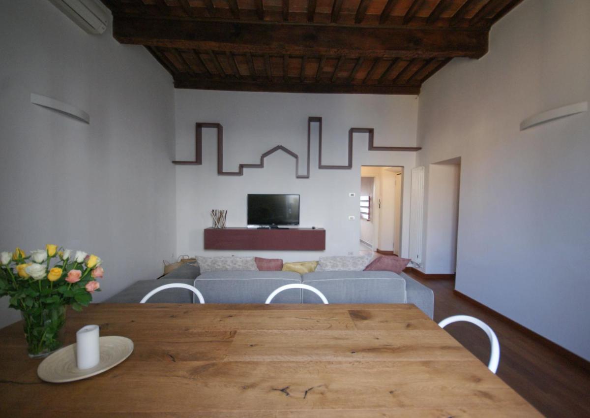 Tabacchi Luxury apartment in Lucca historical center near toll Parking - Housity