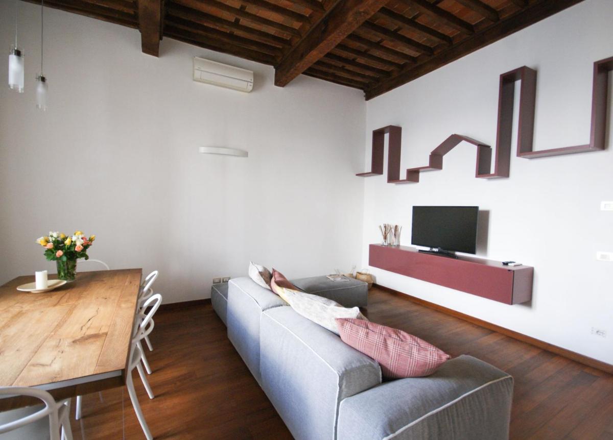Tabacchi Luxury apartment in Lucca historical center near toll Parking - Housity