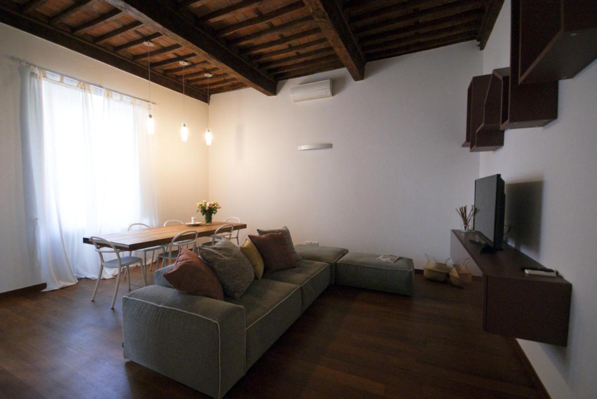 Tabacchi Luxury apartment in Lucca historical center near toll Parking - Housity