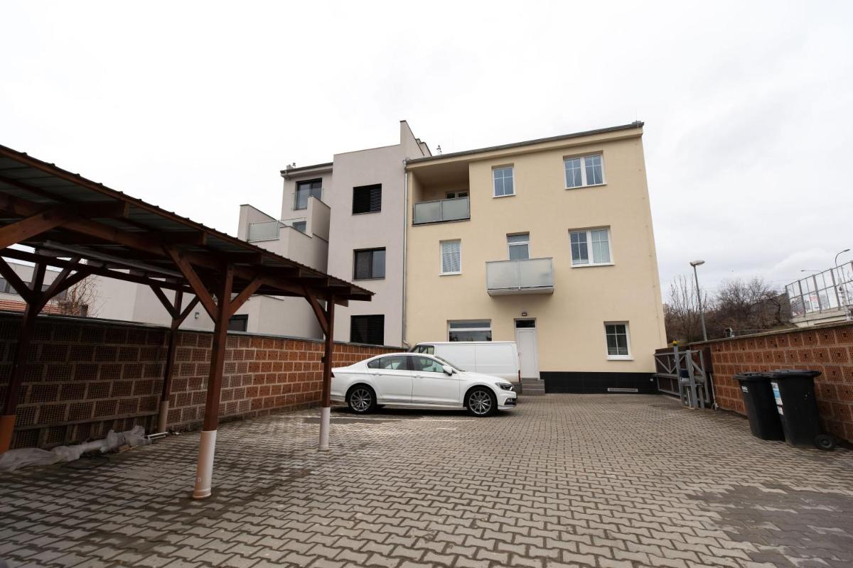 Haas Apartments Horova with Parking - Housity