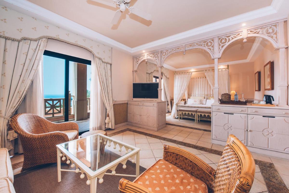 Una cocina o zona de cocina en JOIA El Mirador by Iberostar -Adults Only
