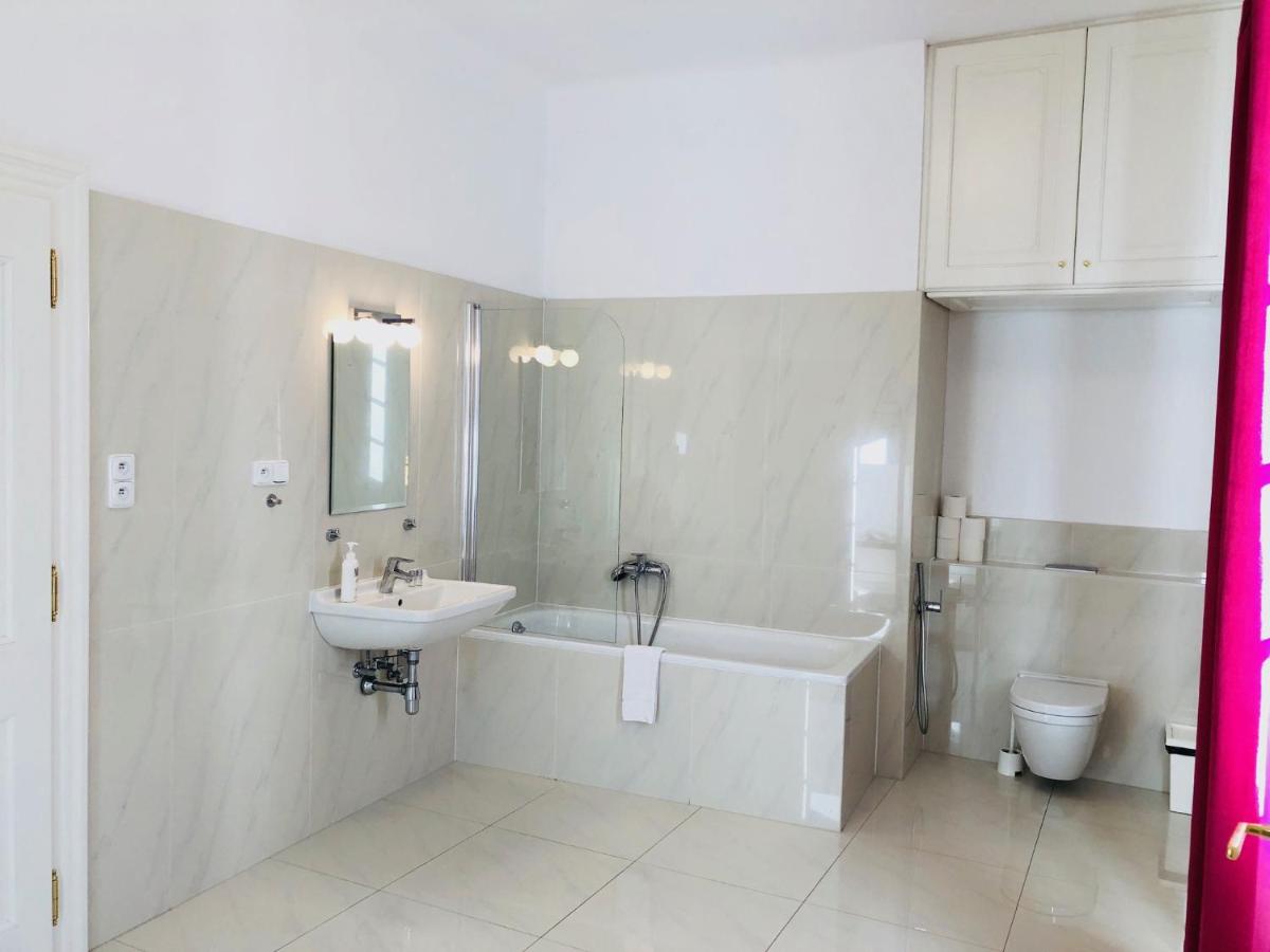 Royal Road Residence - Housity