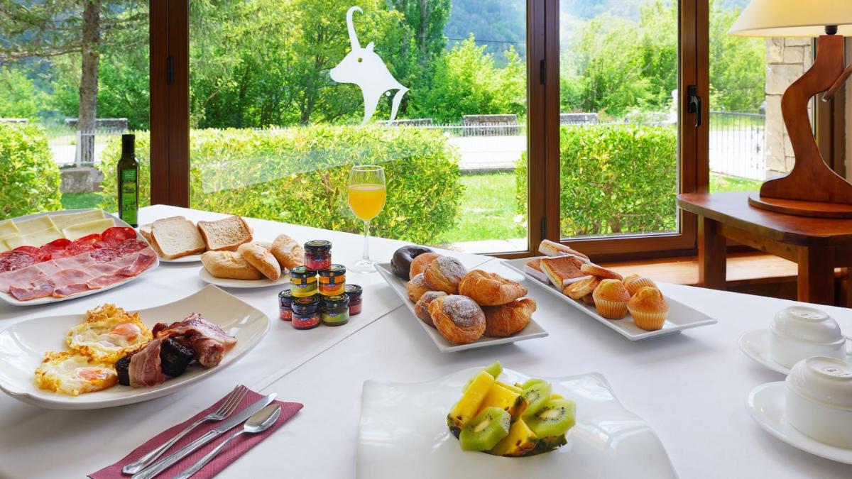 Comida en o cerca de este hotel