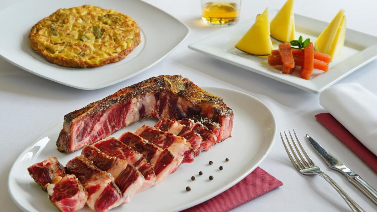 Comida en o cerca de este hotel